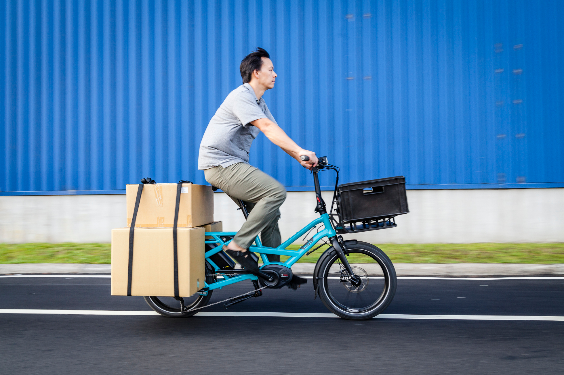 Tern GSD carrying heavy boxes